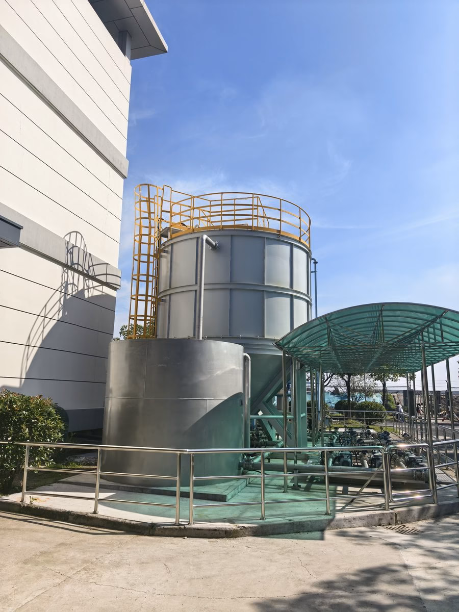 Lime saturator system producing low-turbidity lime water for water treatment dosing
