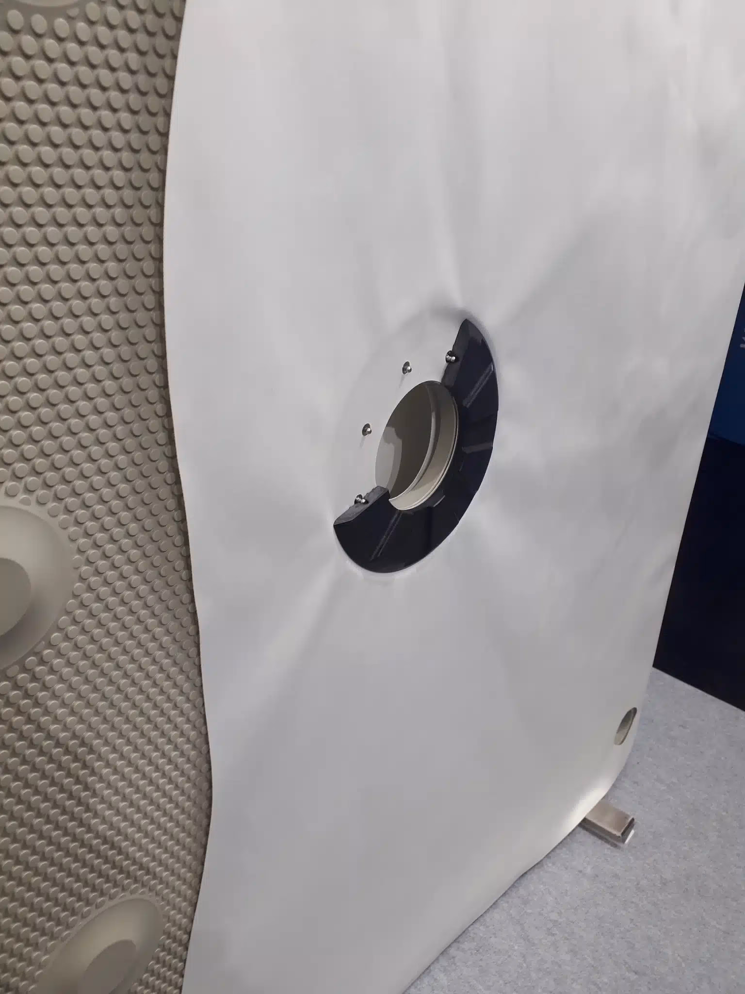 JVK SnapFit corner clip being removed by hand during a tool-free filter cloth change